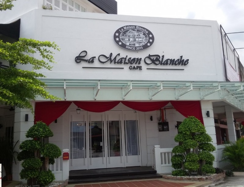 La Maison Blanche Cafe